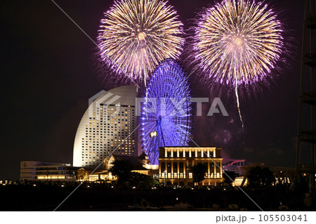 日本の横浜都市景観 2023・桜木町駅前、「みなとみらいスマートフェスティバル2023」。多くの人出 105503041