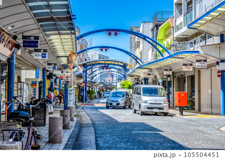 横浜市の都市風景　ふじだな1番街 105504451