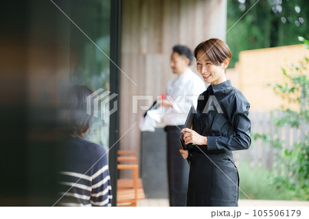 飲食店のテラス席 飲食店のテラス席 105506179