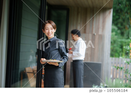 飲食店のテラス席 105506184