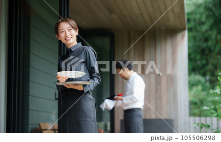 飲食店のテラス席 105506298