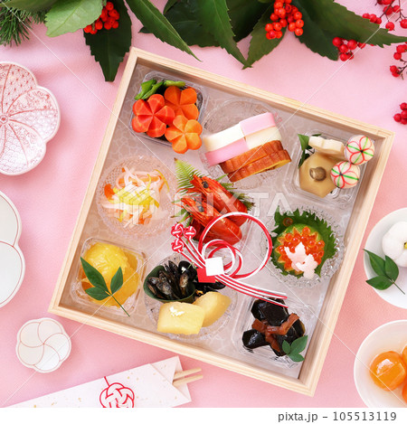 華やかに盛り付けされた一人前おせち料理　一人用おせち料理　　 105513119