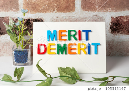 カラフルな文字のメリットとデメリット 105513147