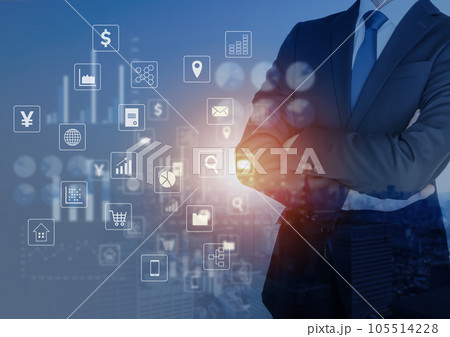 腕組みビジネスマンとアイコンイメージ 105514228