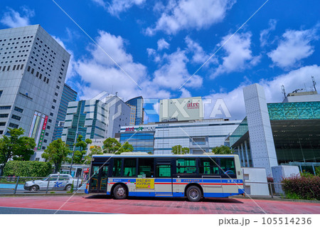 神奈川県川崎市川崎区駅前本町のJR川崎駅東口方面を見る 105514236