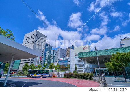 神奈川県川崎市川崎区駅前本町のJR川崎駅東口方面を見る 105514239