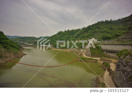 広神ダムの堤体と折中湖 105515127