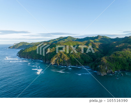 三陸のリアス式海岸（ドローン空撮） 105516390