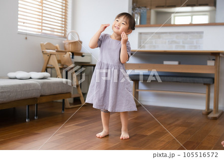 3歳の女の子 105516572