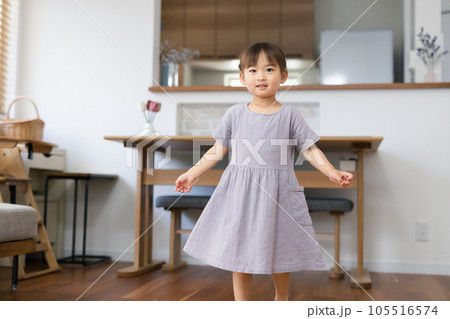 3歳の女の子 3歳の女の子 105516574