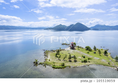 洞爺湖 浮見堂と中島を空撮 105519059