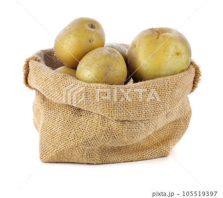 potatoes in sack isolated on white background. 105519397