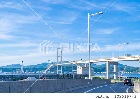白鳥大橋　白鳥新道　東日本最大　白鳥が羽根を広げたような優雅な白い吊り橋 105519743