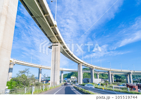 白鳥大橋　白鳥新道　東日本最大　白鳥が羽根を広げたような優雅な白い吊り橋 105519744