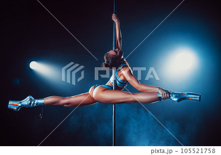 Young woman pole dancing 105521758