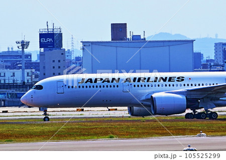 大阪国際空港 JAL AIRBUS A350 飛行機 着陸 スカイパーク 大阪国際空港 JAL AIRBUS A350 飛行機 着陸 スカイパーク 105525299