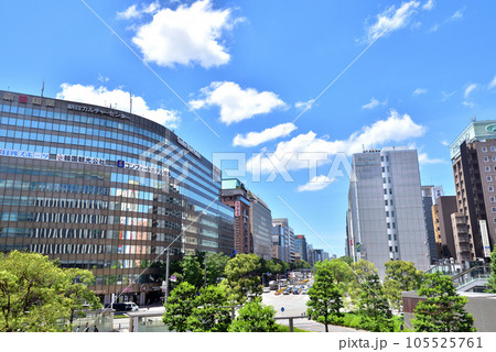 JR博多駅前　JR博多口　大博通り　博多イメージ風景　福岡イメージ風景 105525761