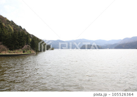 水月湖 桜と水月湖 桜と三方五湖 三方湖 水月湖標識 三方五湖 若狭町 福井県 桜 春景色 水月湖 桜と水月湖 桜と三方五湖 三方湖 水月湖標識 三方五湖 若狭町 福井県 桜 春景色 105526364