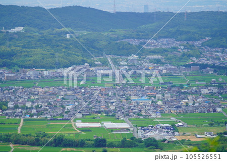 万灯呂山展望台から見た京田辺市役所方面 105526551