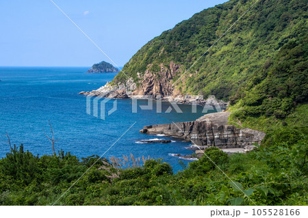 国指定名勝 日本海の絶景、須佐ホルンフェルスの入江 105528166