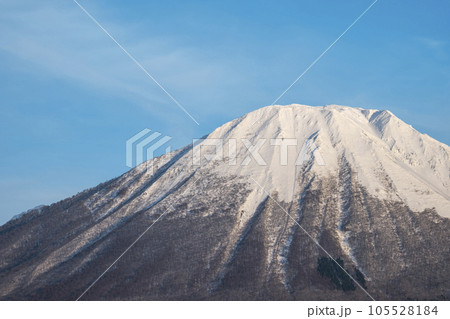 雪山登山のイメージ　大山 105528184