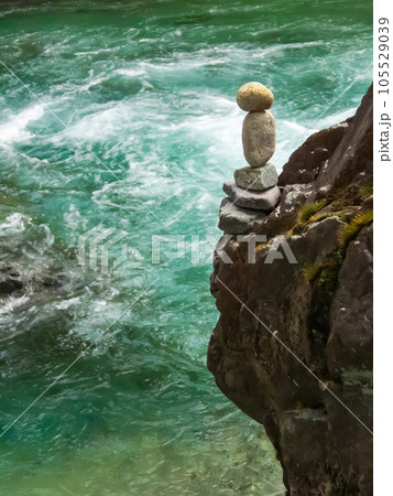 渓流での石積み作品 105529039