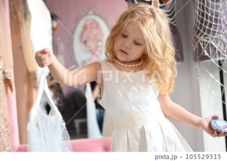 Cute little girl in the dressing room 105529315