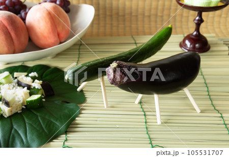 精霊馬と精霊牛　キュウリで作った精霊馬　ナスで作った精霊牛　精霊棚　盆棚　お飾り 105531707