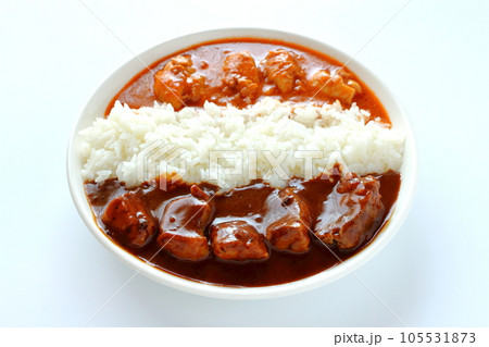 欧風ビーフカレーとバターチキンカレーのあいがけカレー 105531873