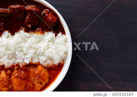 欧風ビーフカレーとバターチキンカレーのあいがけカレー 欧風ビーフカレーとバターチキンカレーのあいがけカレー 105532587