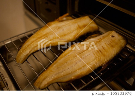 家で美味しい脂の乗ったホッケの開きを食べる 家で美味しい脂の乗ったホッケの開きを食べる 105533976