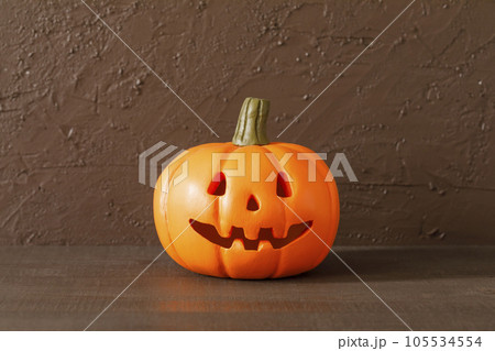 手作りのハロウィンの飾り 105534554