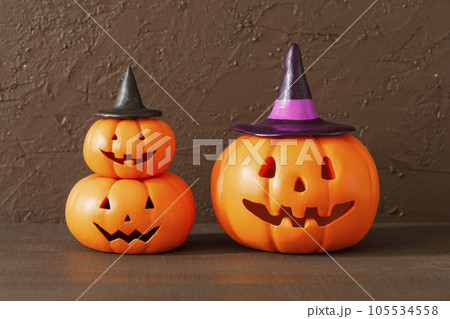 手作りのハロウィンの飾り 105534558