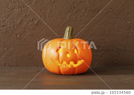 手作りのハロウィンの飾り 105534560
