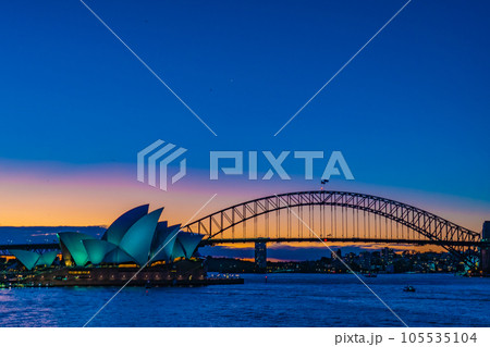 オペラハウスとハーバーブリッジ 105535104