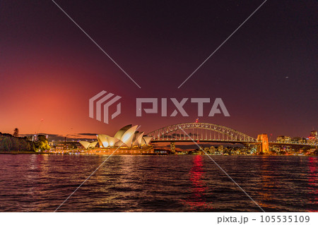 オペラハウスとハーバーブリッジ 105535109
