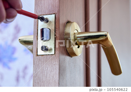 Assembly of rotary mechanism of lever door handle with latch. 105540622