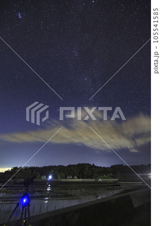 瀬戸内の秋の星景 沈むカシオペア座と天の川 瀬戸内の秋の星景 沈むカシオペア座と天の川 105541585