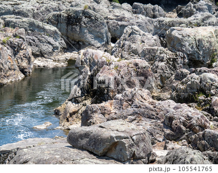 夏の闘竜灘(兵庫県加東市内)。加古川中流の景勝地。 夏の闘竜灘(兵庫県加東市内)。加古川中流の景勝地。 105541765