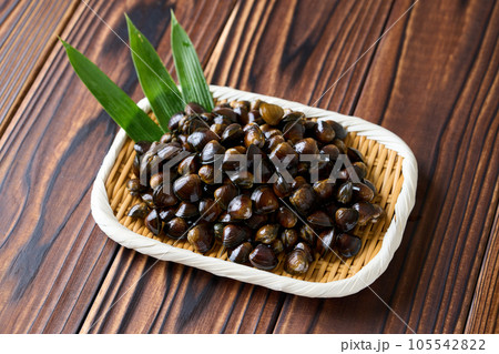 ざるに盛ったしじみ　500g  島根県産 105542822