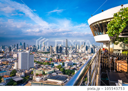 View of rooftop bar in Khlong San and Chao Phraya river in Bangkok, Thailand 105543753