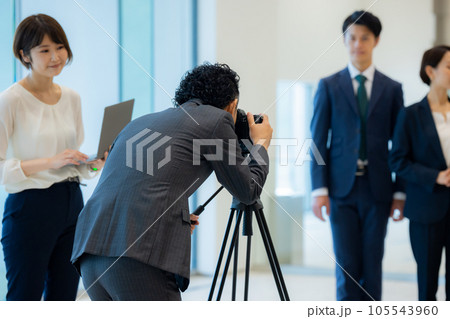 撮影　制作現場　会社案内　求人広告 105543960