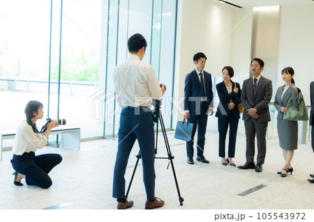 撮影　制作現場　会社案内　求人広告 105543972