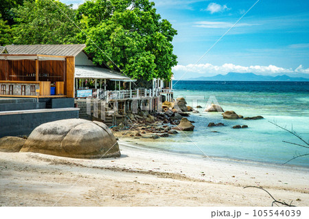 Beach bar and restaurant on haad tien beach, shark bay, koh tao, Thailand Beach bar and restaurant on haad tien beach, shark bay, koh tao, Thailand 105544039