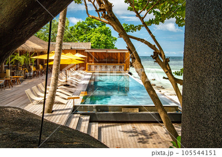 Beach bar and restaurant on haad tien beach, shark bay, koh tao, Thailand 105544151