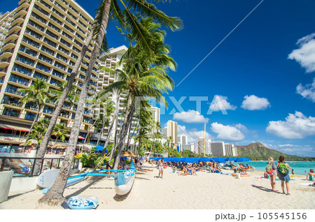 ハワイの休日【ワイキキビーチと青い空】 ハワイの休日【ワイキキビーチと青い空】 105545156