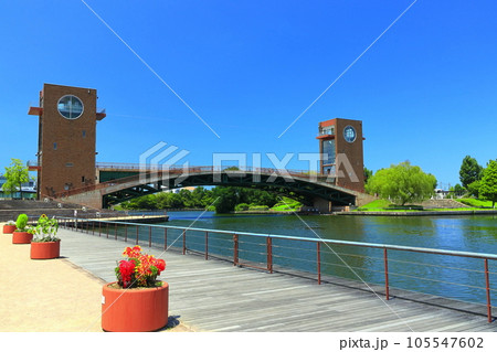 【富山県】晴天の富岩運河環水公園 105547602
