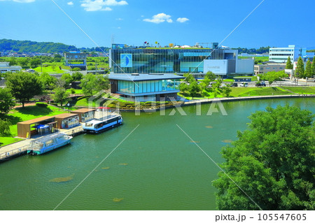 【富山県】晴天の富岩運河環水公園 【富山県】晴天の富岩運河環水公園 105547605