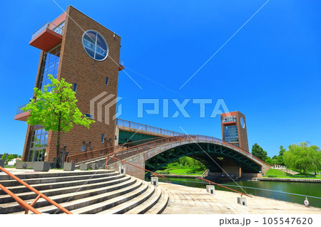 【富山県】晴天の富岩運河環水公園 【富山県】晴天の富岩運河環水公園 105547620