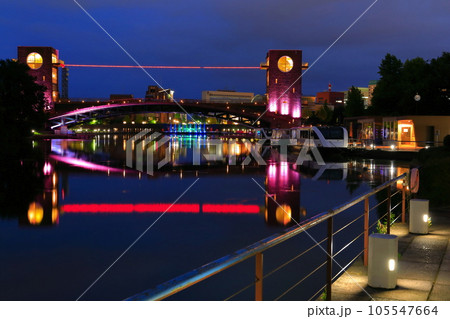 【富山県】晴天の富岩運河環水公園の夜景 105547664